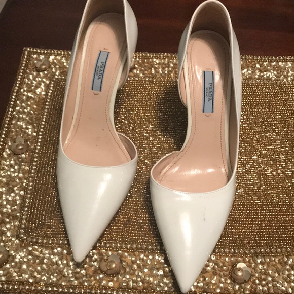 PRADA - Picture 1 of 7